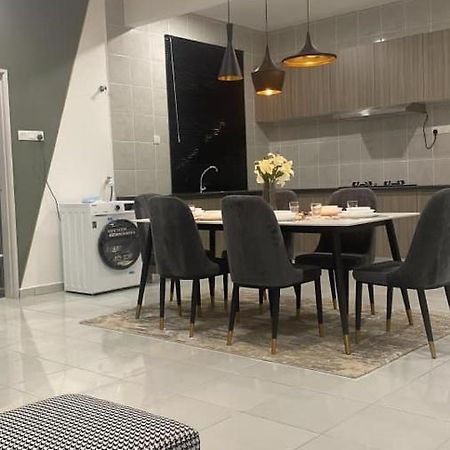 D'Rinie Sky Homestay Kajang Luaran gambar