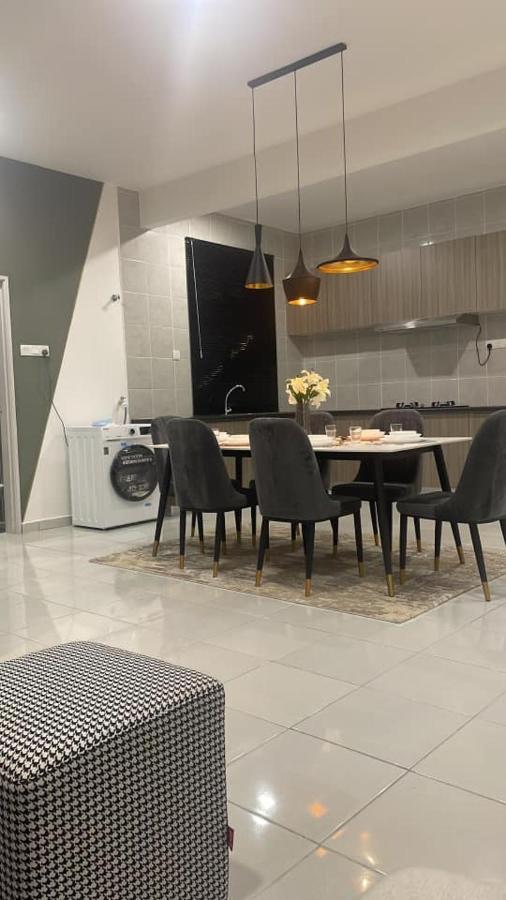 D'Rinie Sky Homestay Kajang Luaran gambar