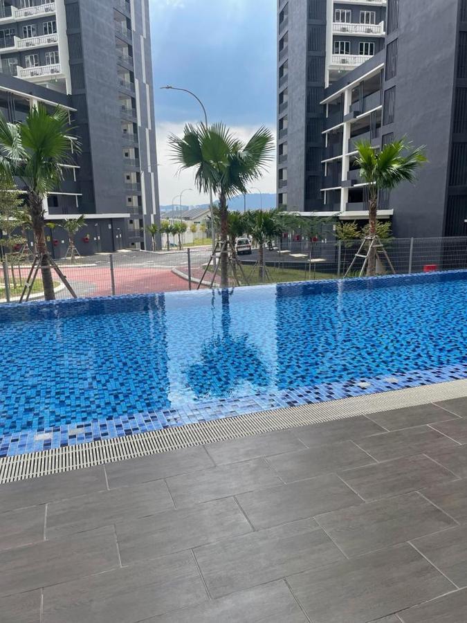 D'Rinie Sky Homestay Kajang Luaran gambar